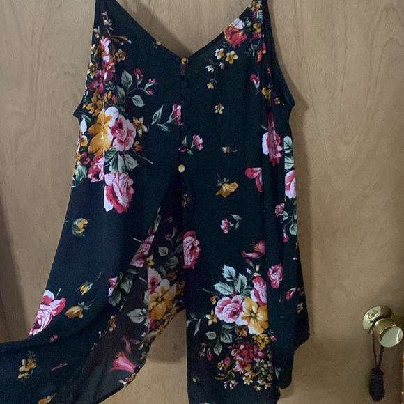 Rose print, flowy, rose print Torrid top - Picture 3 of 5